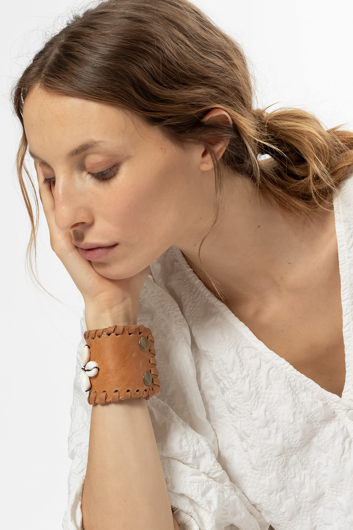 Hand Matters. Details. Leather bracelet