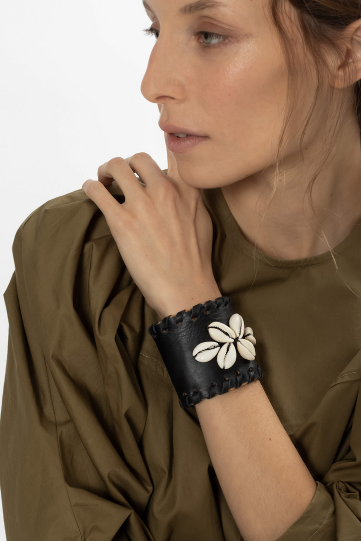 Hand Matters. Black leather bracelet with snails