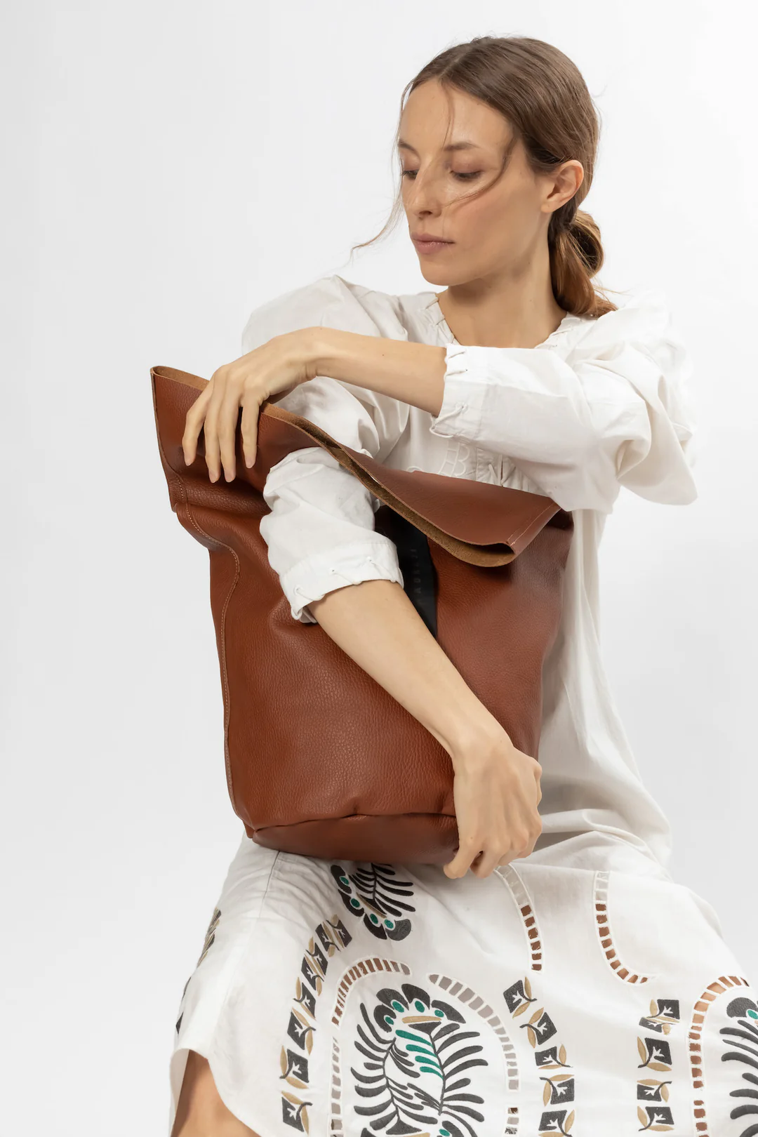 TOTE BAG VS SHOULDER BAG. WHICH IS THE PERFECT FOR YOU? Hand Matters