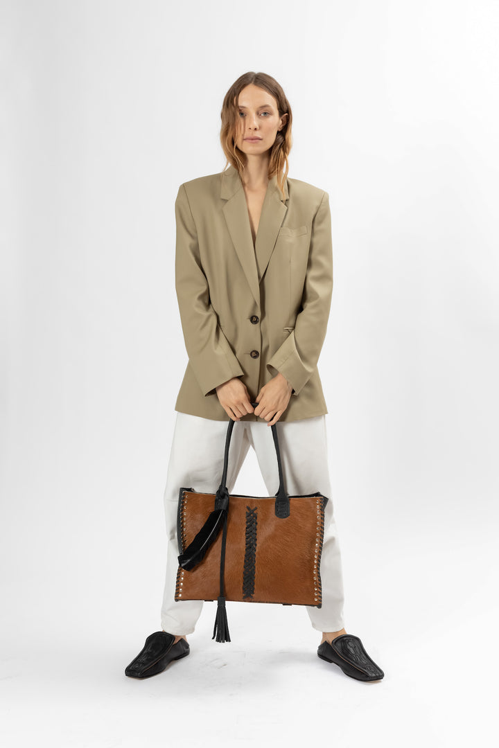 Hand Matters. Super stylish feather handbag