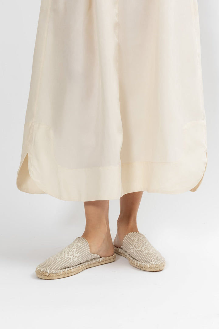 Hand Matters Mules soft grey