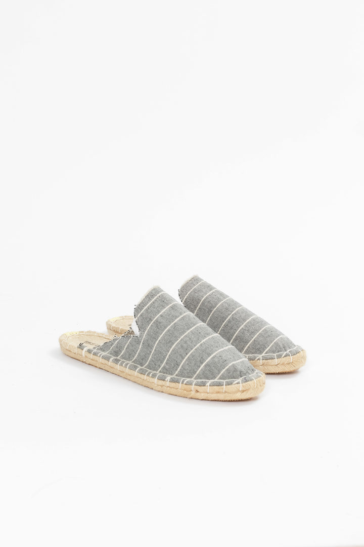 Hand Matters. Comfortable Unisex Shoes