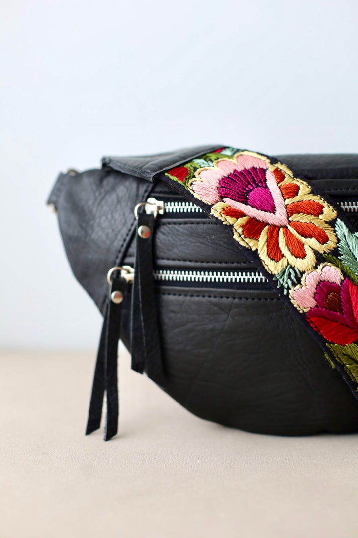 Hand Matters. Details Sling Bag Strap