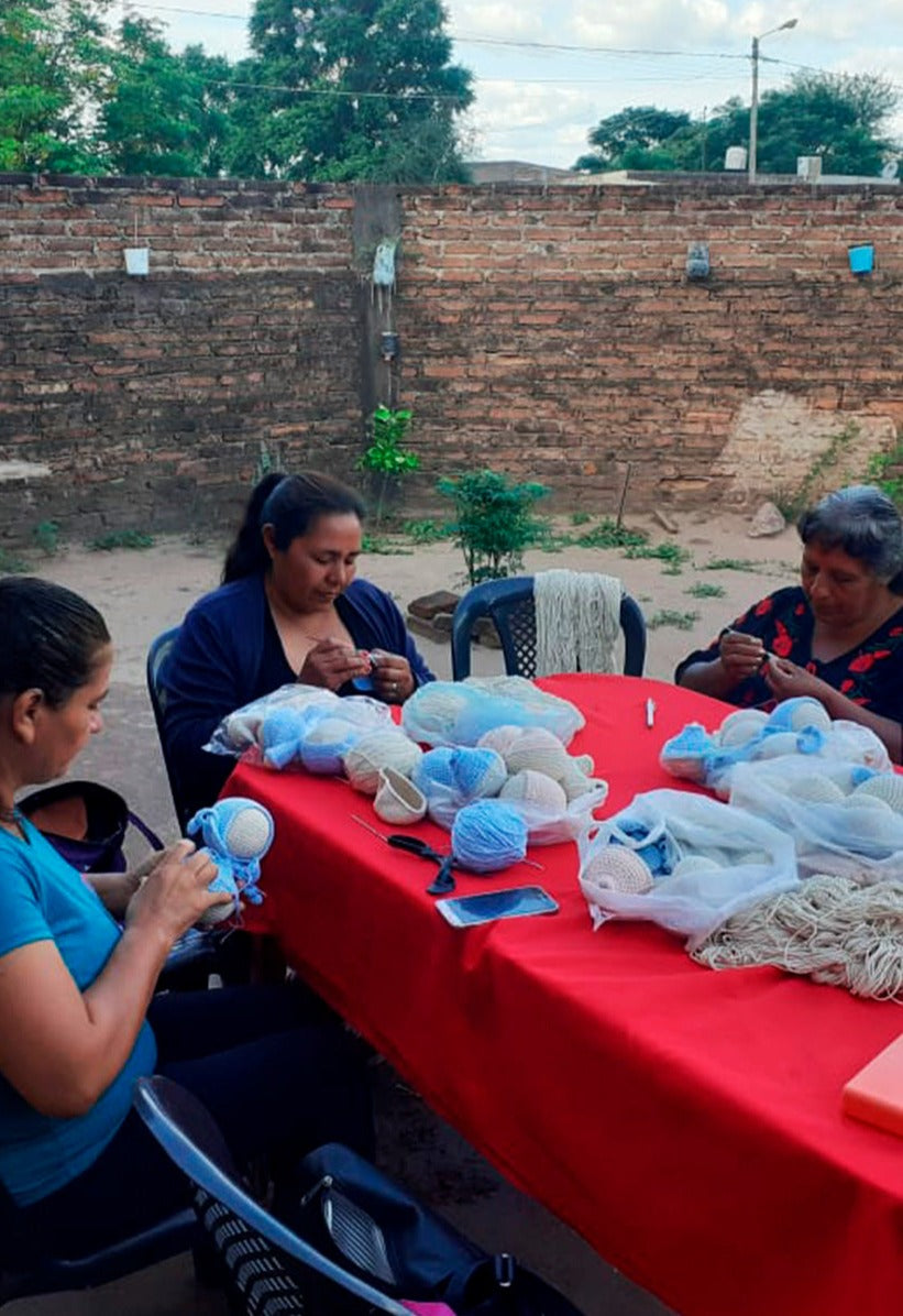 Hand Matters. Haciendo Camino artisans crocheting