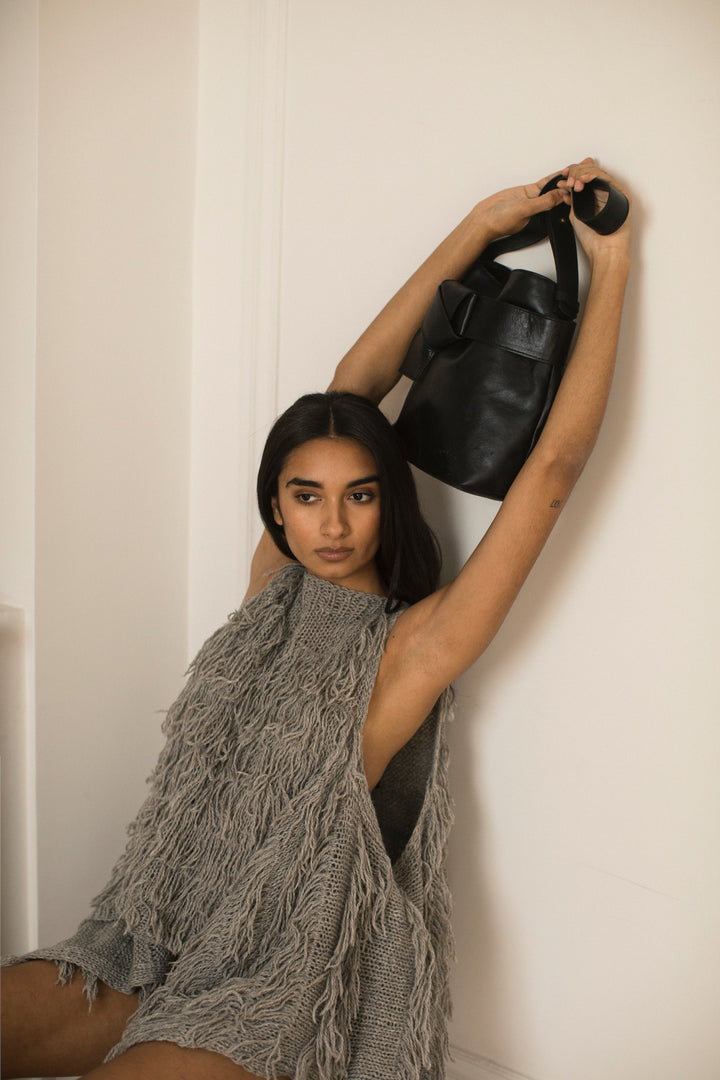 Hand Matters. Black leather purse. Lovely Accessories