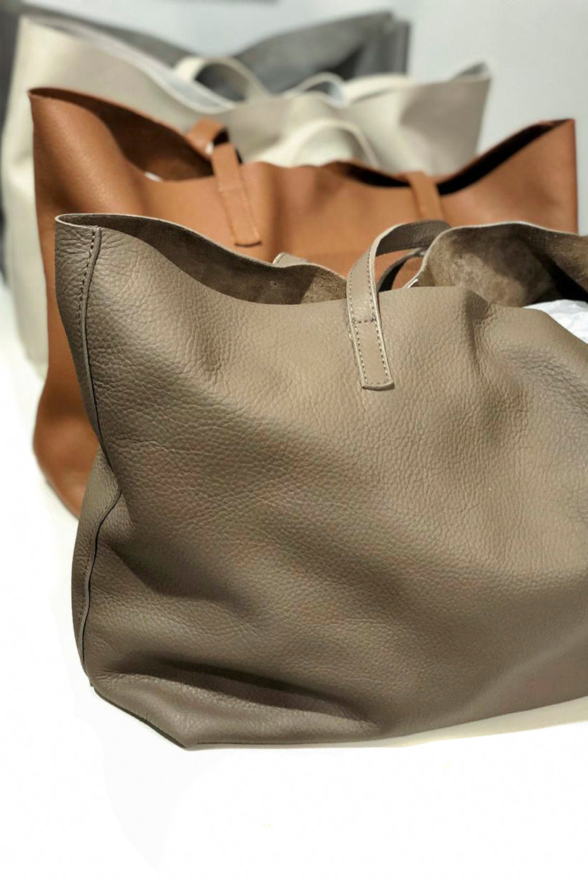 Hand Matters. Details Leather Purse