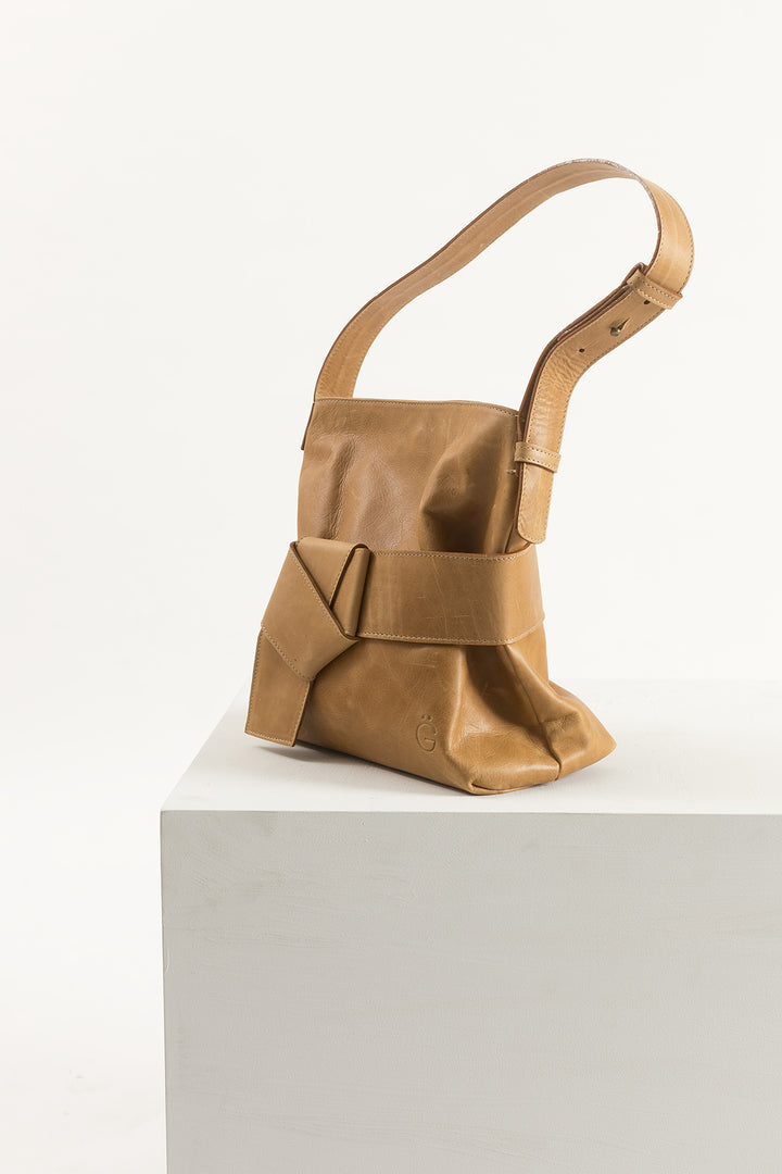 Hand Matters. Caramel Leather Purse. Accessories
