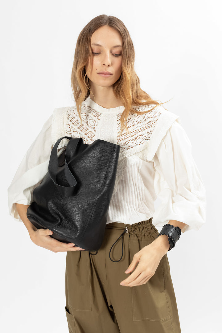 Hand Matters. Leather handbag