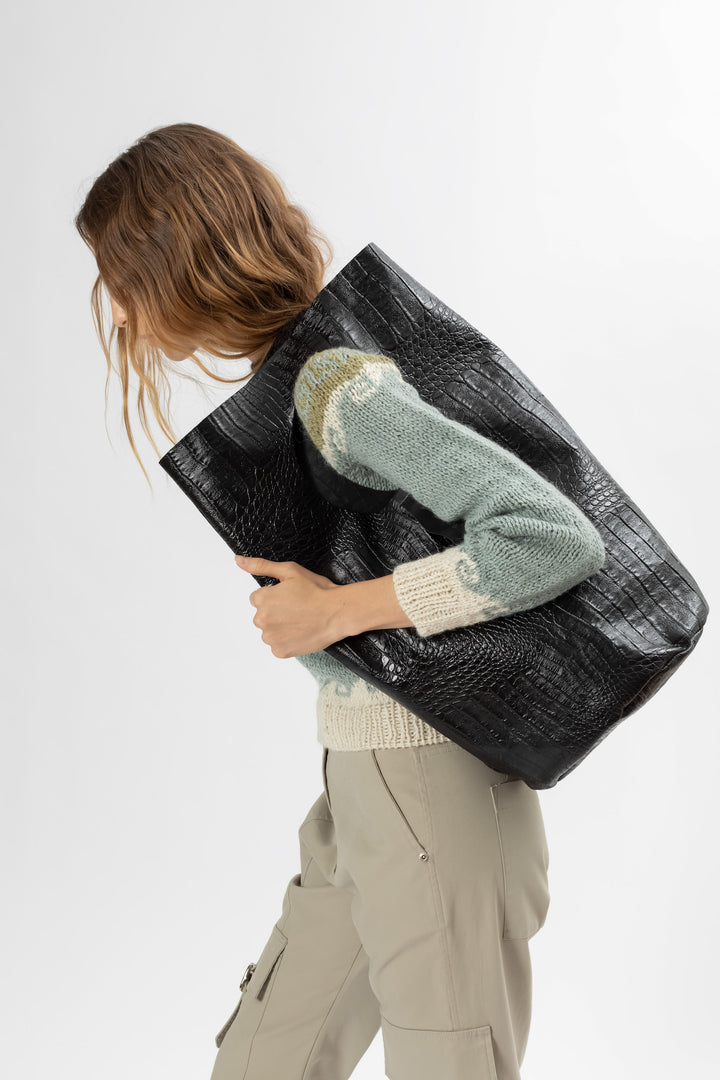 Hand Matters. Trendy reptile bag