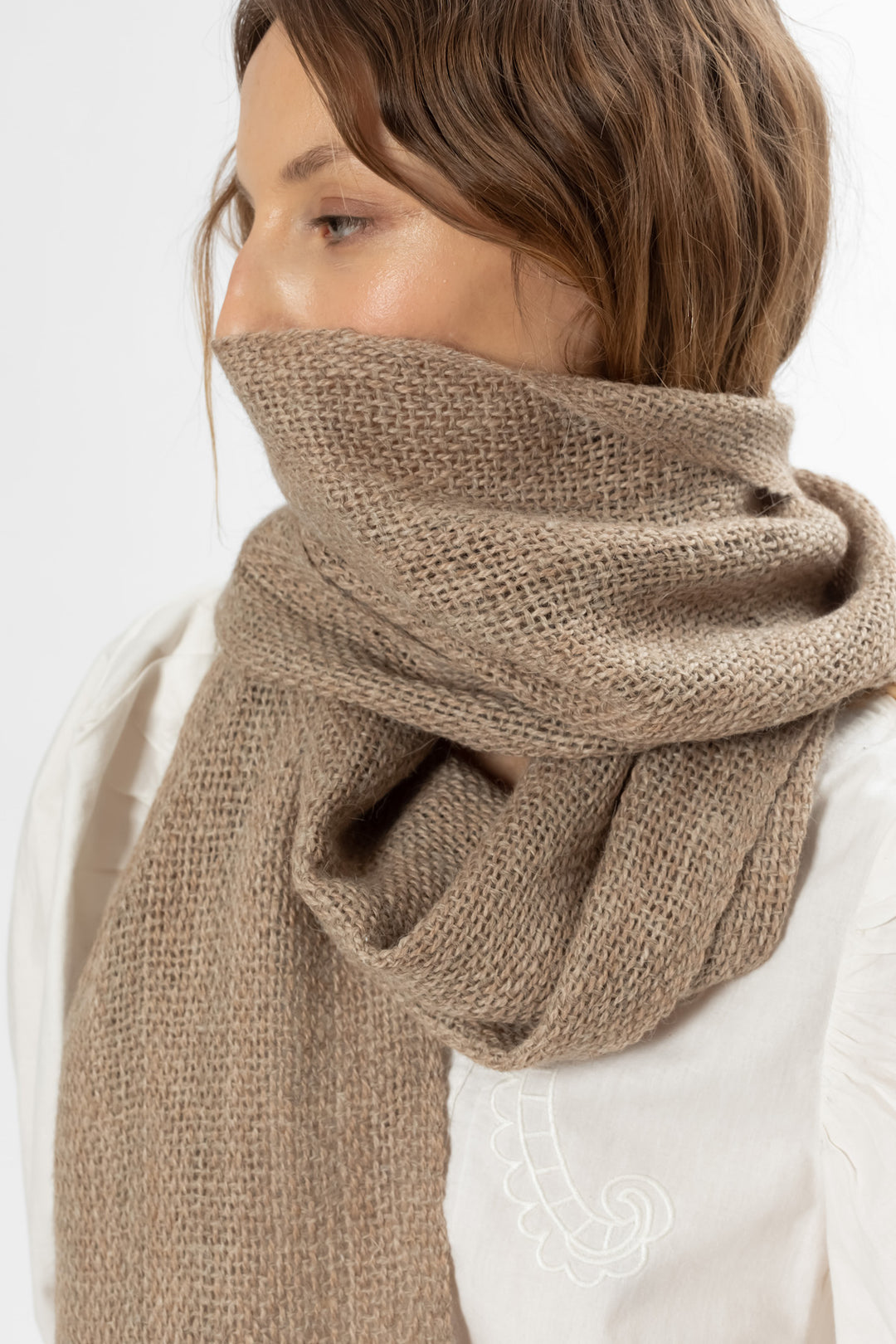 Hand Matters. Grey llama wool shawl. Ecru