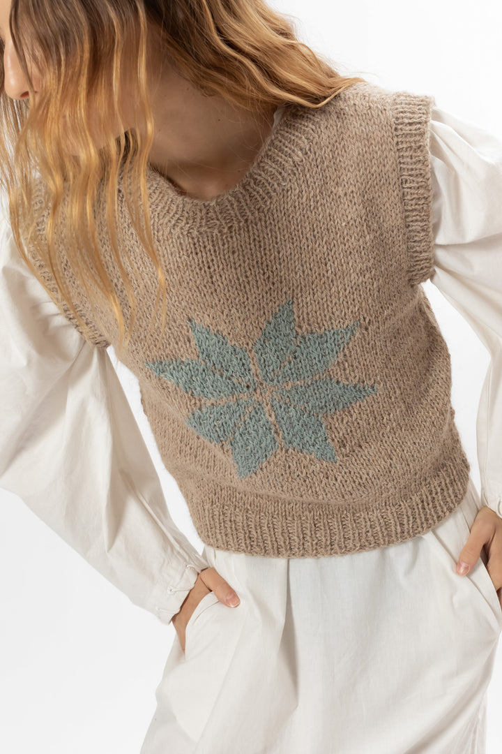 100% Llama Wool Vest. Hand-Knitted. Hand Matters