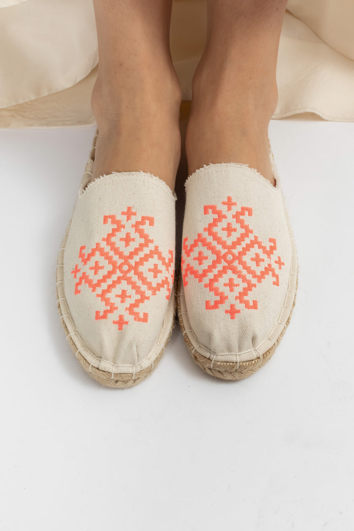 Hand Matters. Fucsia Mules