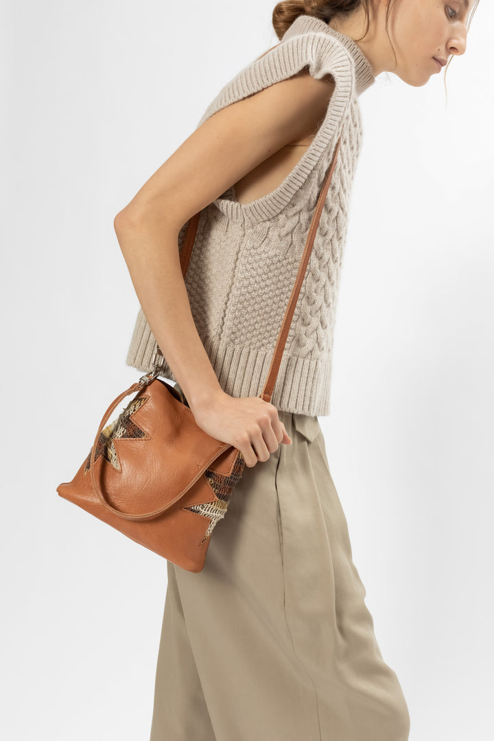 Crossbody leather bag. Hand Matters.