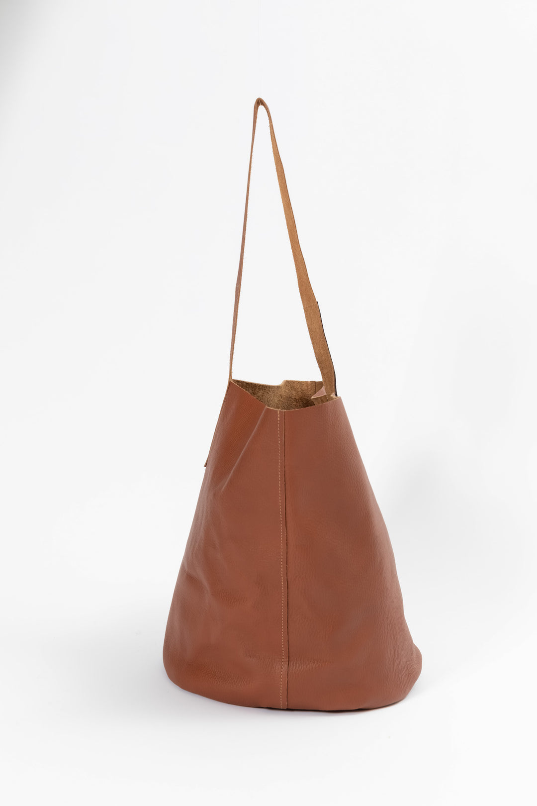 Hand Matters. Argentine leather shoulder bag