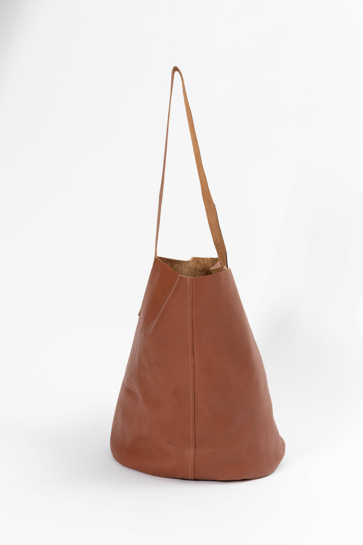Hand Matters. Argentine leather shoulder bag