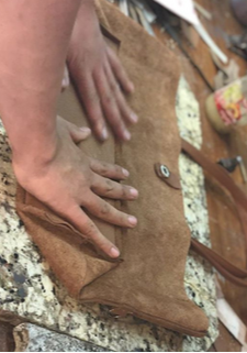 Hand Matters. Making of authentic leather purse