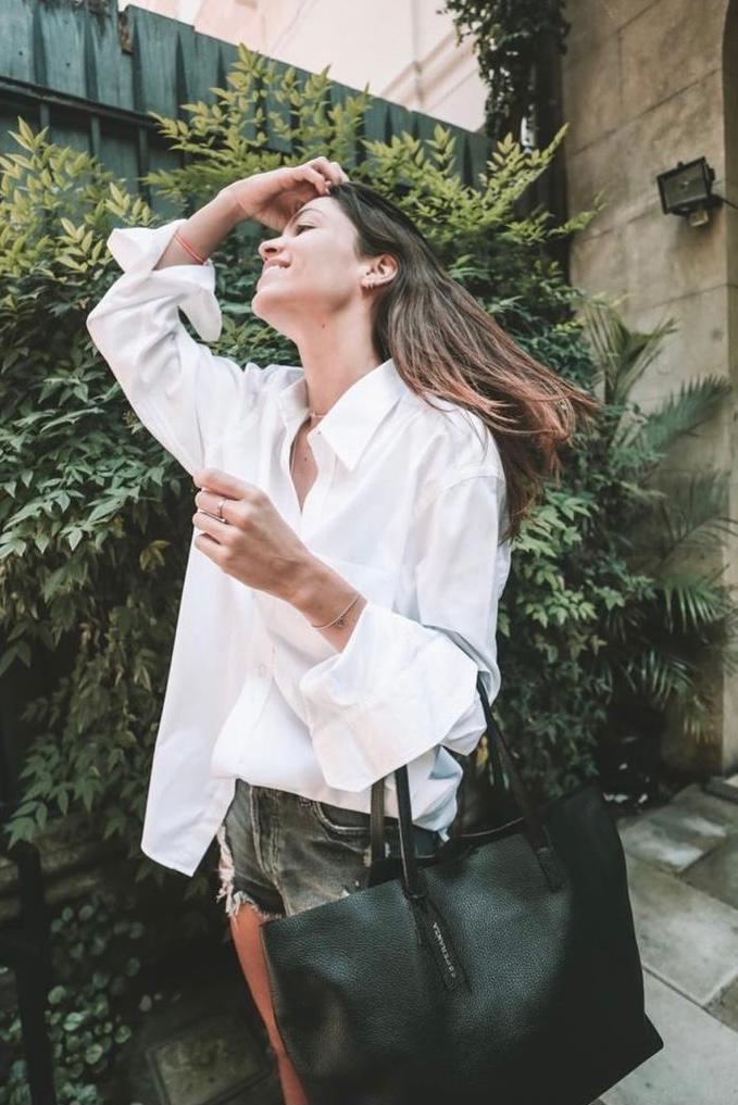 Hand Matters. Black leather purse